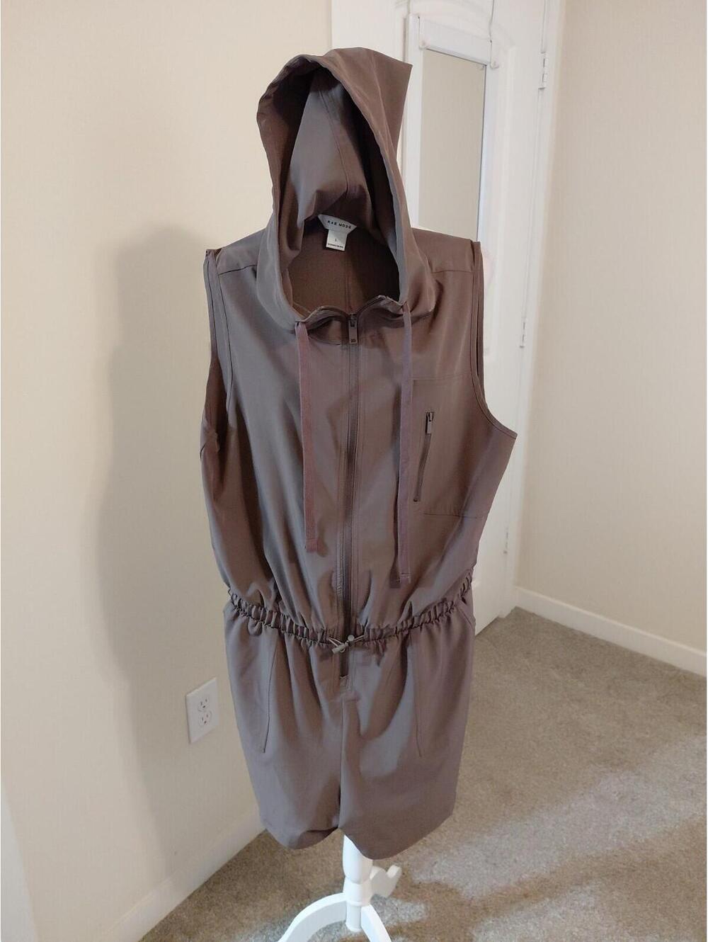 Rae Mode Poly Stretch Woven Sleeveless Hoodie Romper Stone Taupe Sz L EUC